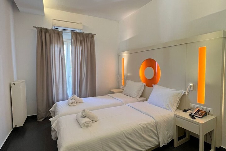 Room 17 of 44