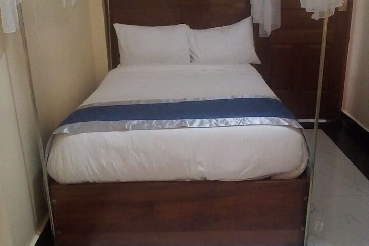 Room 3 of 10