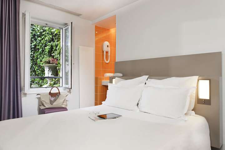 Room 28 of 52