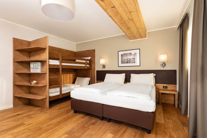 Room 15 of 48