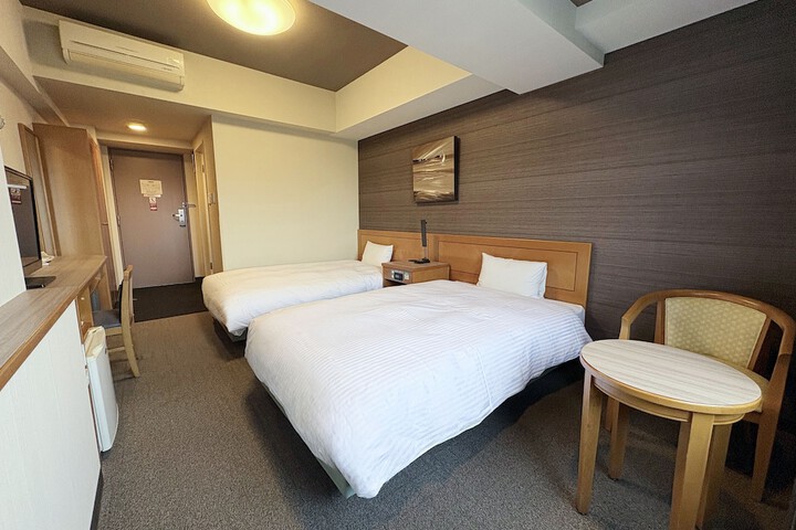 Room 4 of 36
