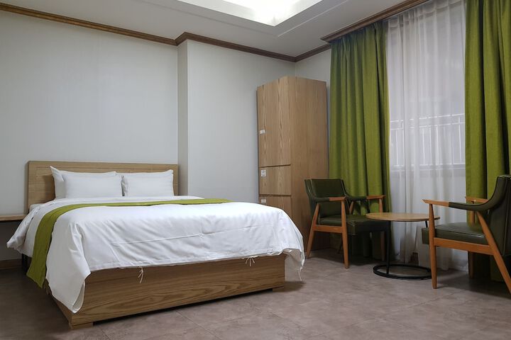 Room 12 of 13