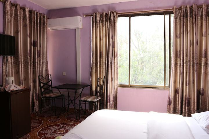 Room 4 of 17