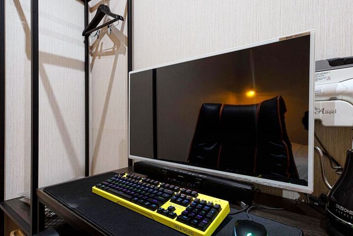 Room 8 of 28