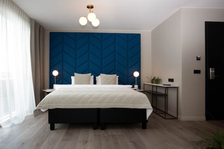 Room 10 of 82