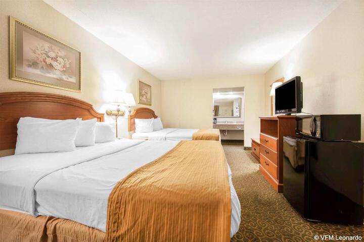 Standard 2 Queen Beds Accessible (3 of 7)