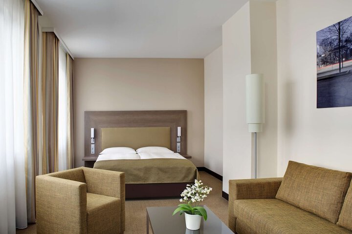 Room 11 of 25