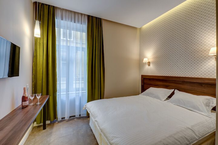 Room 4 of 19