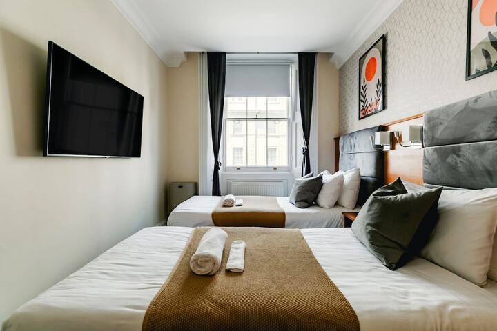 Room 53 of 110