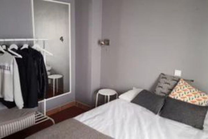 Room 9 of 34