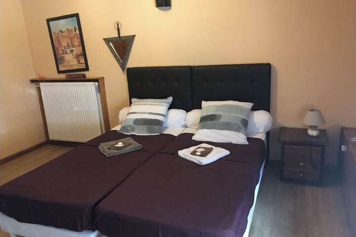 Room 4 of 9