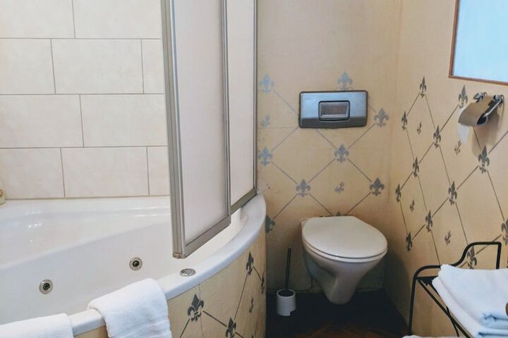Room 16 of 27