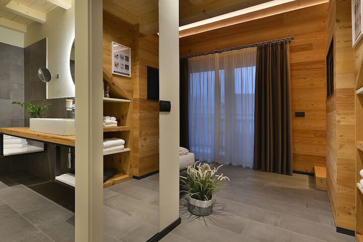 Room 80 of 162