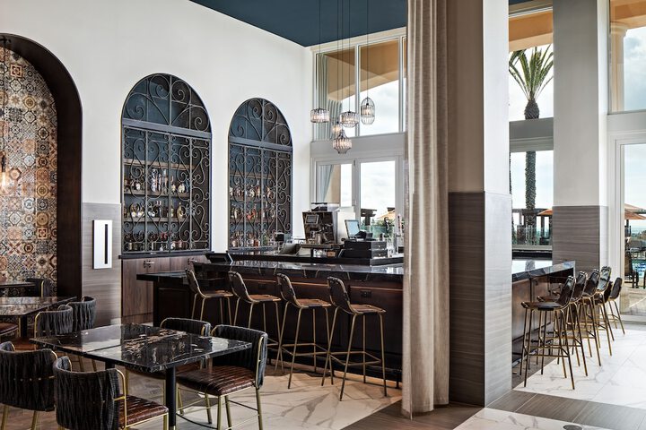 Lobby lounge