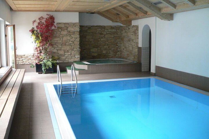 Pool 20 of 38