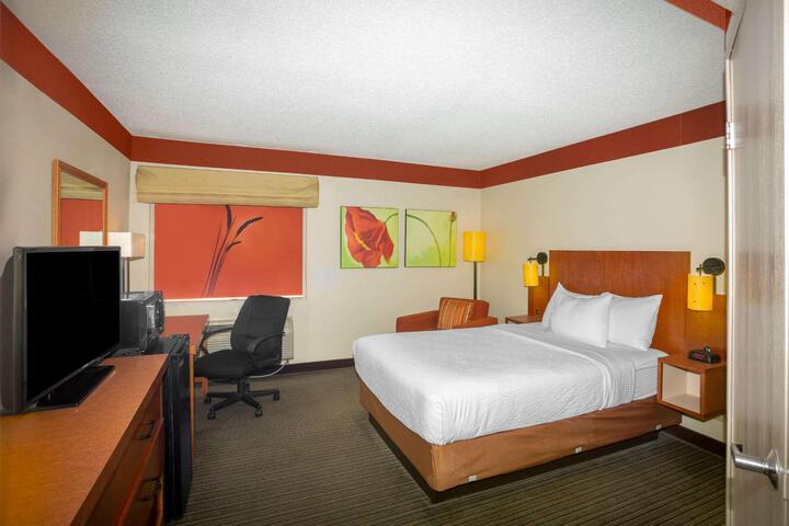 2 Queen Beds (1 of 4)