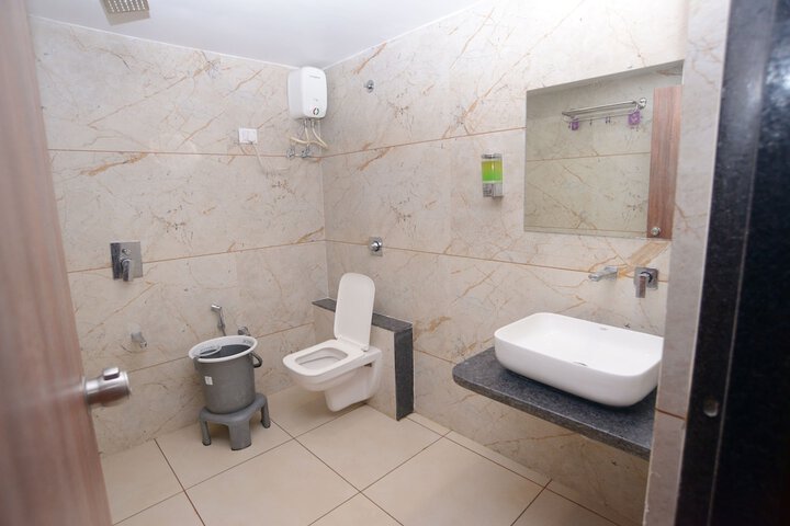 Room 4 of 9