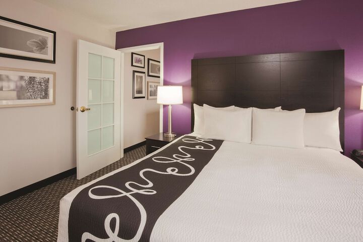 1 King Bed Accessible (2 of 18)