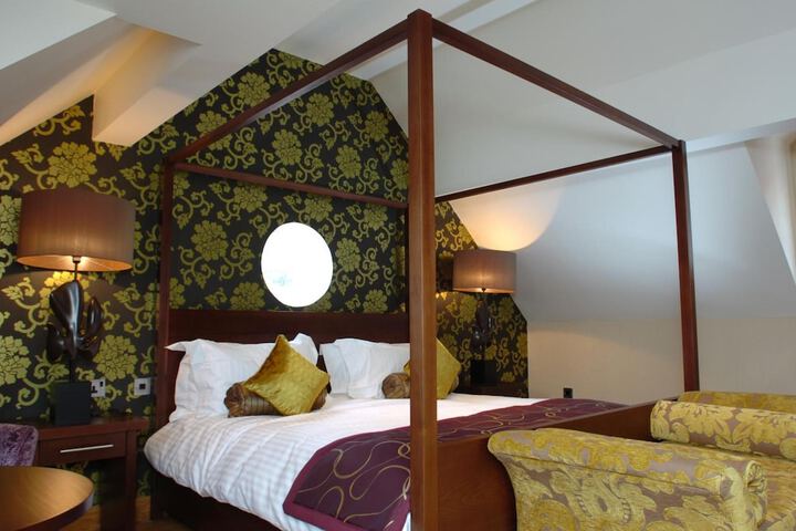 Room 13 of 44