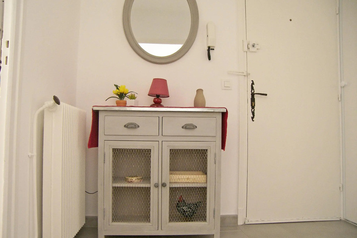 Room 2 of 8