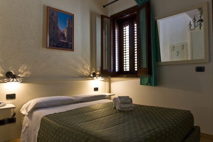 Room 9 of 35