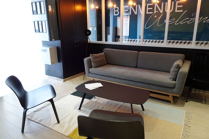 Lounge 39 of 44