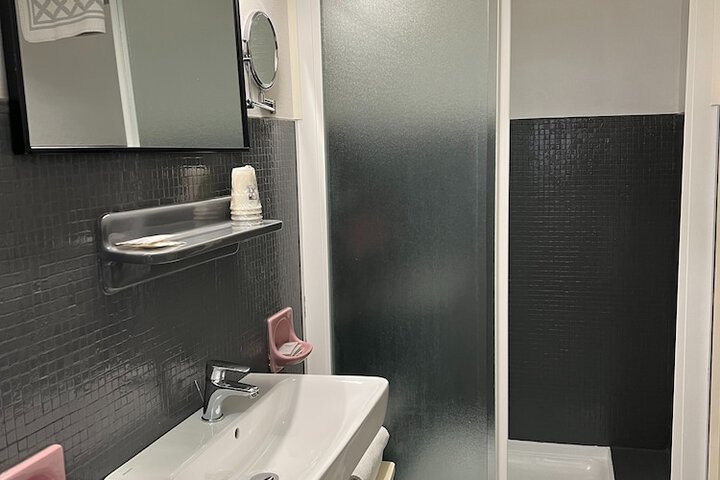 Room 100 of 154