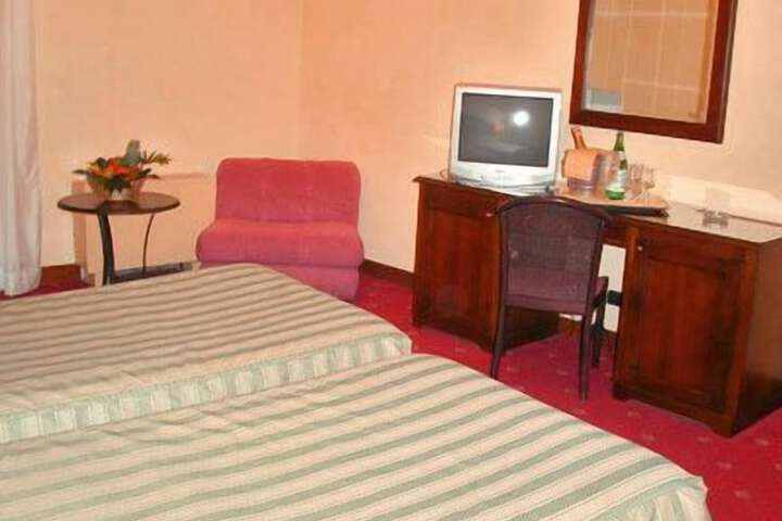 Room 5 of 31