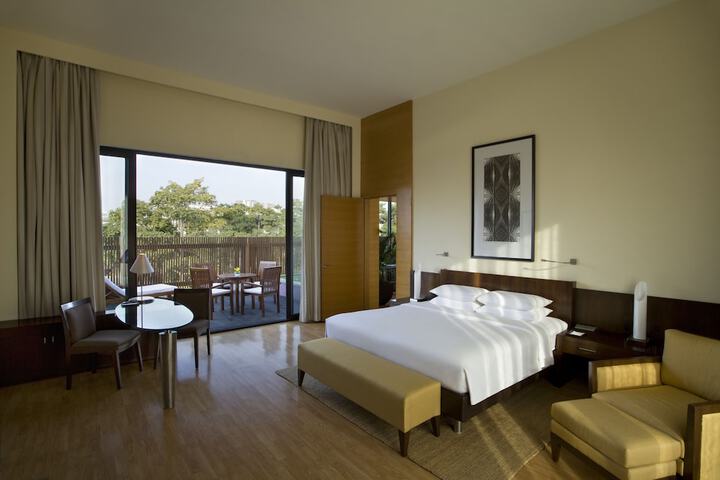 Room 4 of 142