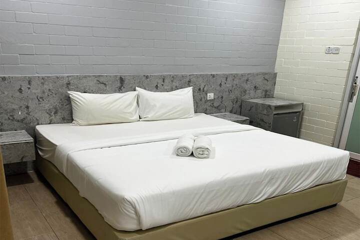 Room 40 of 129