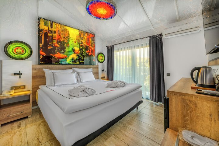 Room 13 of 87