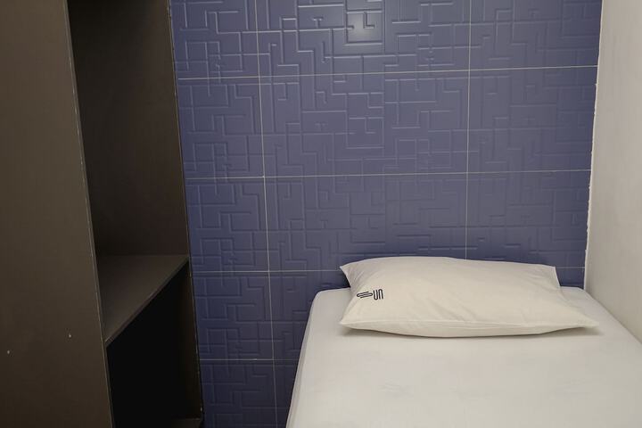 Room 6 of 42