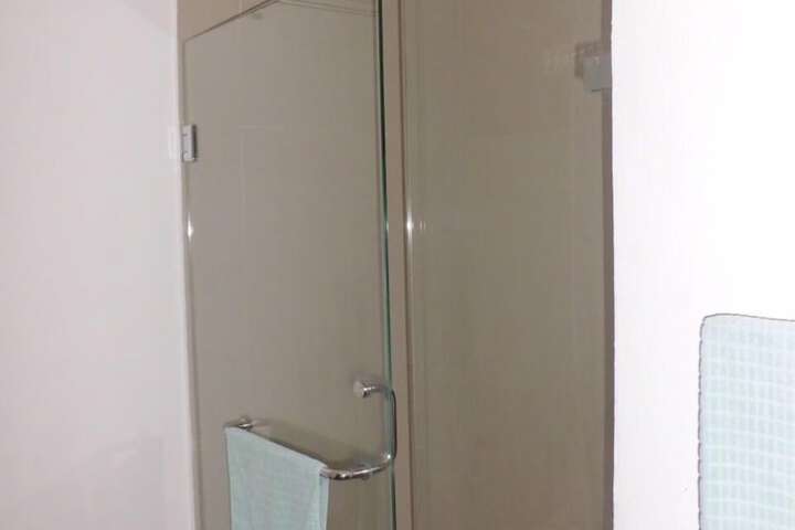 Room 9 of 18
