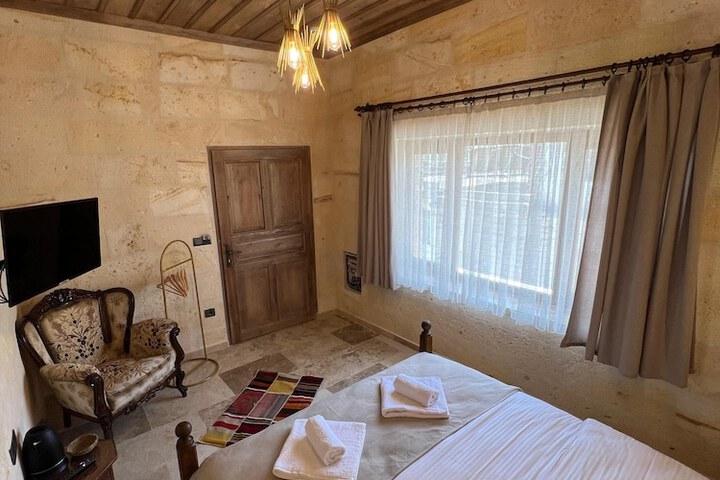 Room 6 of 120
