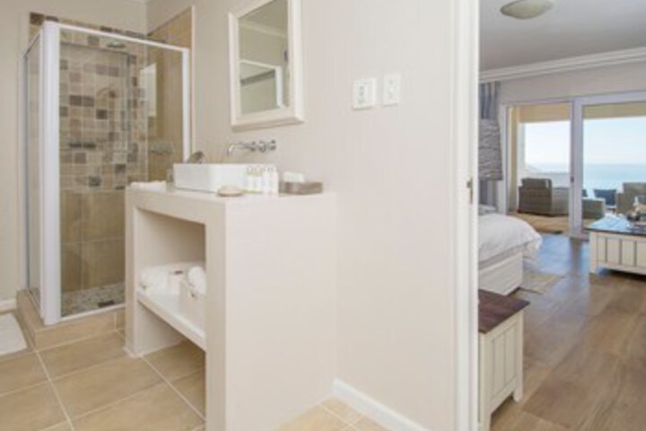 Room 4 of 25