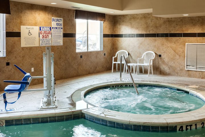 Indoor spa tub
