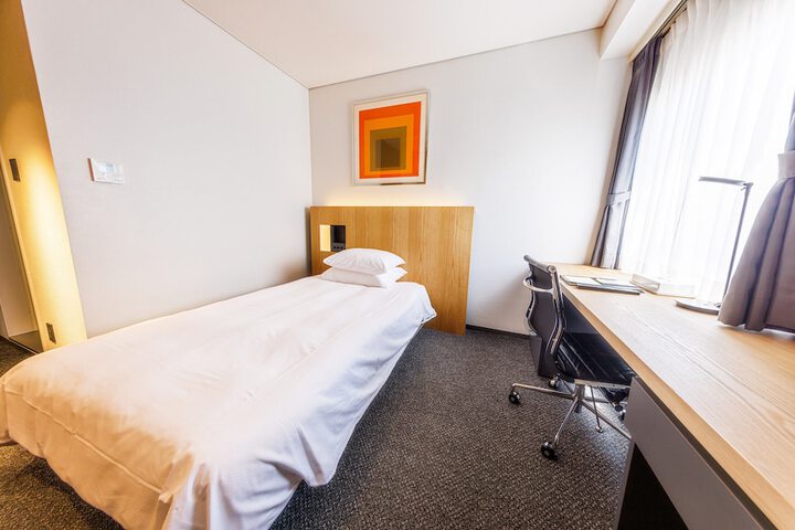 Room 15 of 48