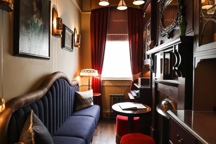 Lounge 66 of 87