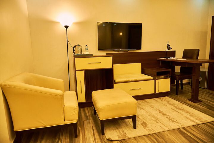 Room 16 of 35