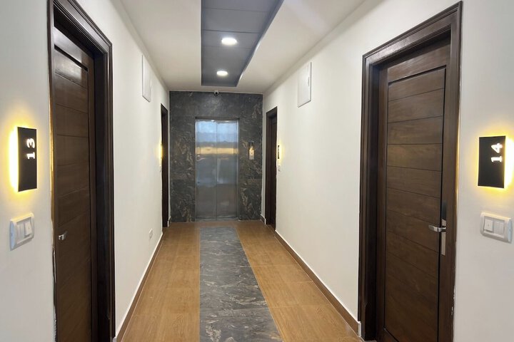 Room 5 of 9