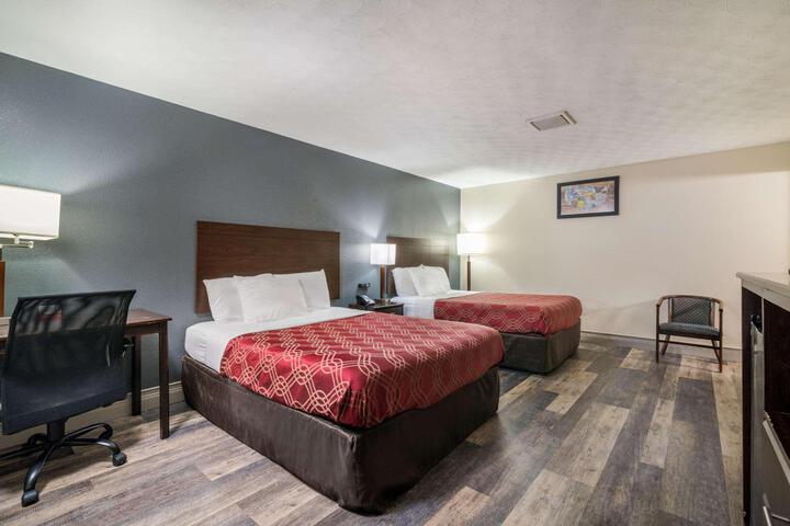 1 Queen Bed (20 of 46)