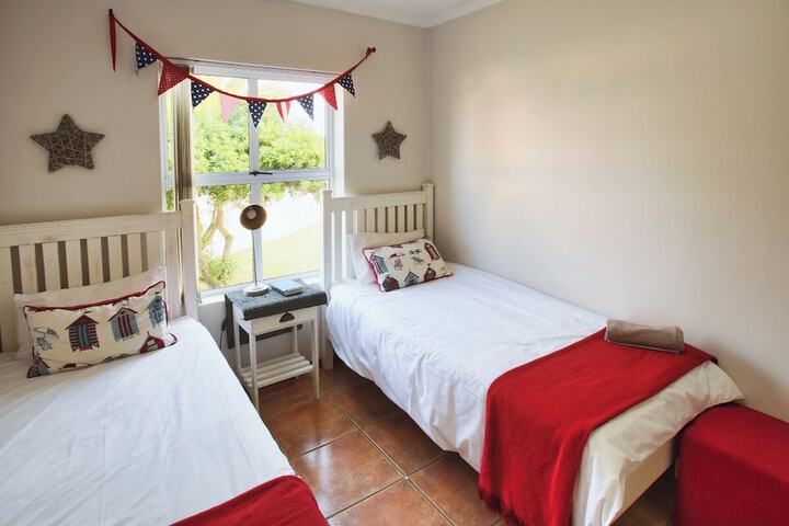 Room 4 of 33