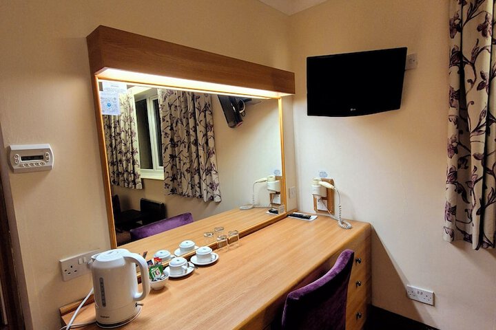 Room 13 of 64