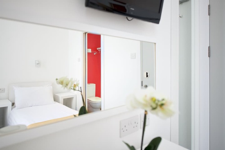 Room 25 of 52