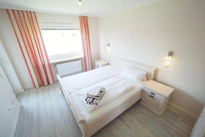 Room 4 of 10