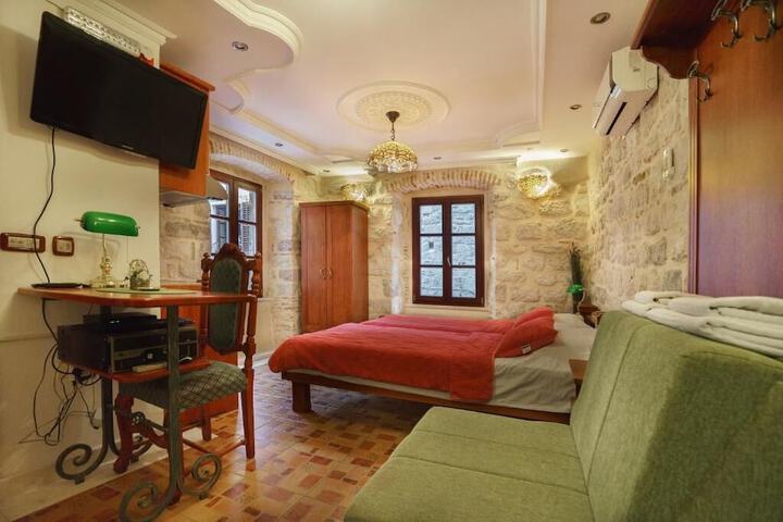 Room 4 of 40