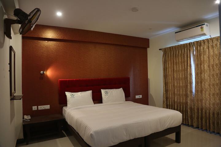 Room 4 of 13