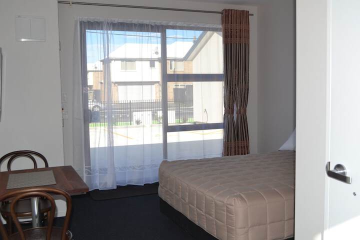 Room 5 of 40
