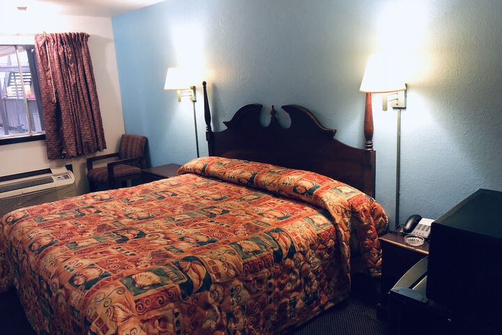 2 Queen Beds (9 of 13)
