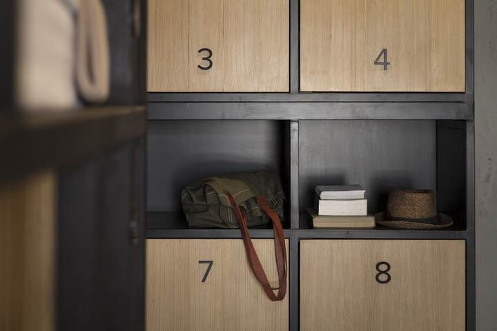 Room 28 of 81